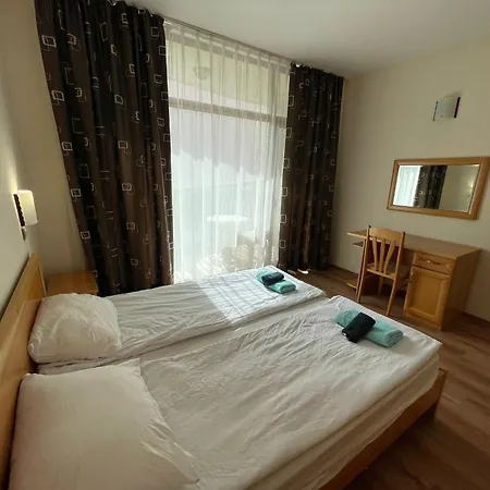 Grenada - By The Lägenhet Slăntjev Brjag